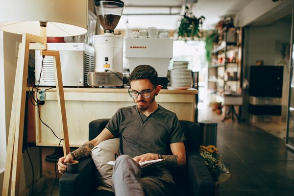 Wie kann man die Kundenerfahrung in de-Geschäften verbessern?